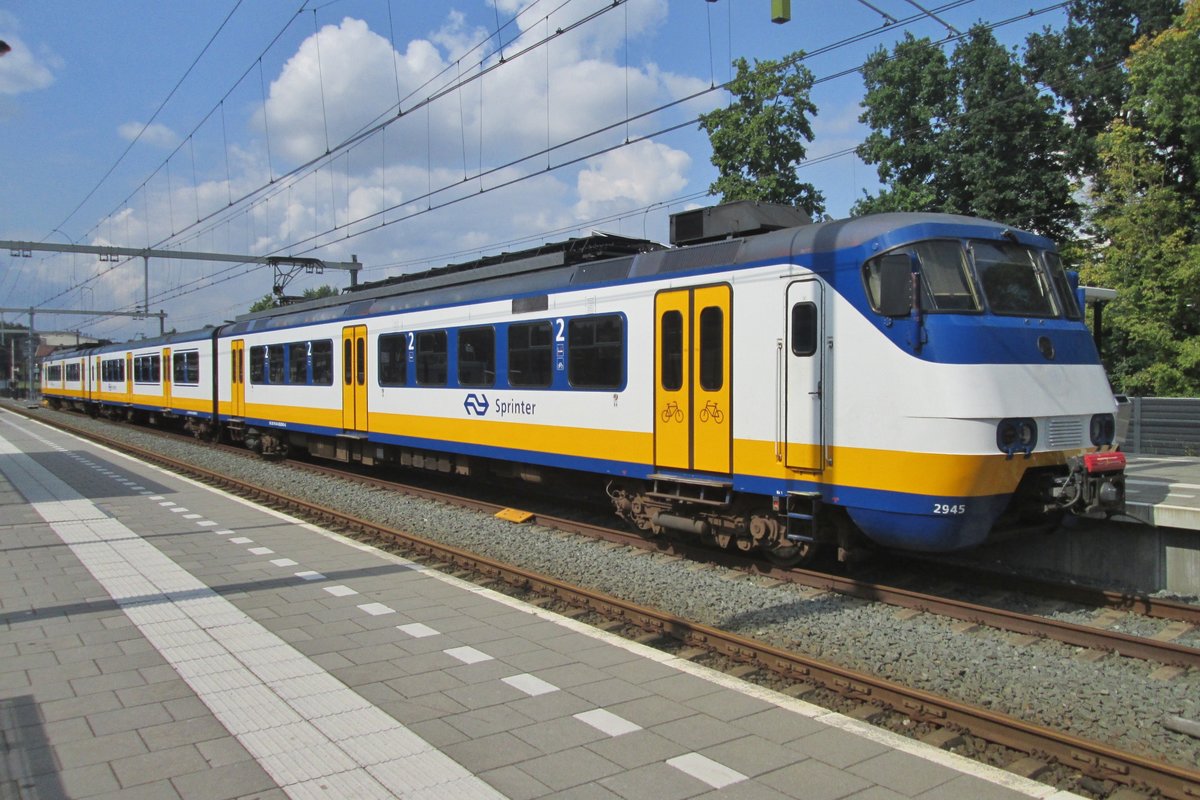 NS 2945 stands ready for departure at Wijchen on 31 Augustus 2017.