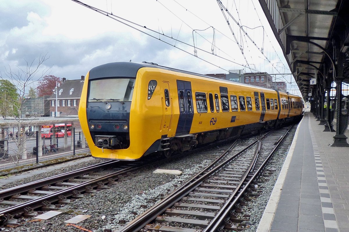 NS 3438 quits Hengelo on 27 April 2016.