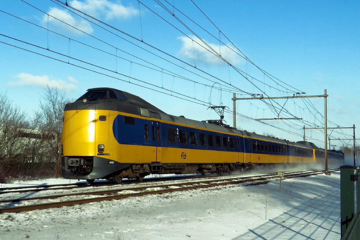 NS 4045 speeds through Alverna on 13 February 2021.