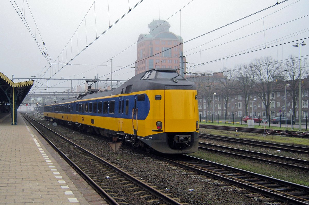 NS 4048 passes through 's-Hertogenbosch without calling there on 4 March 2012.