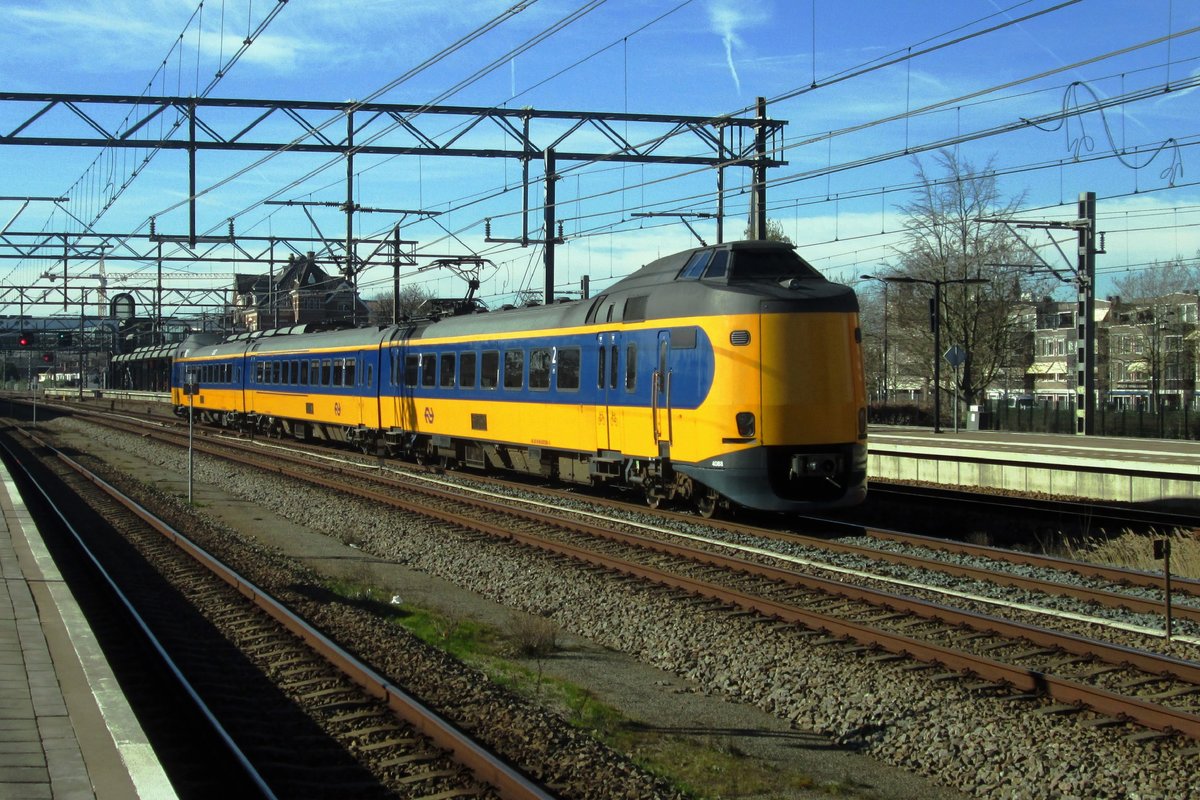 NS 4088 speeds through Woerden on 24 February 2019.