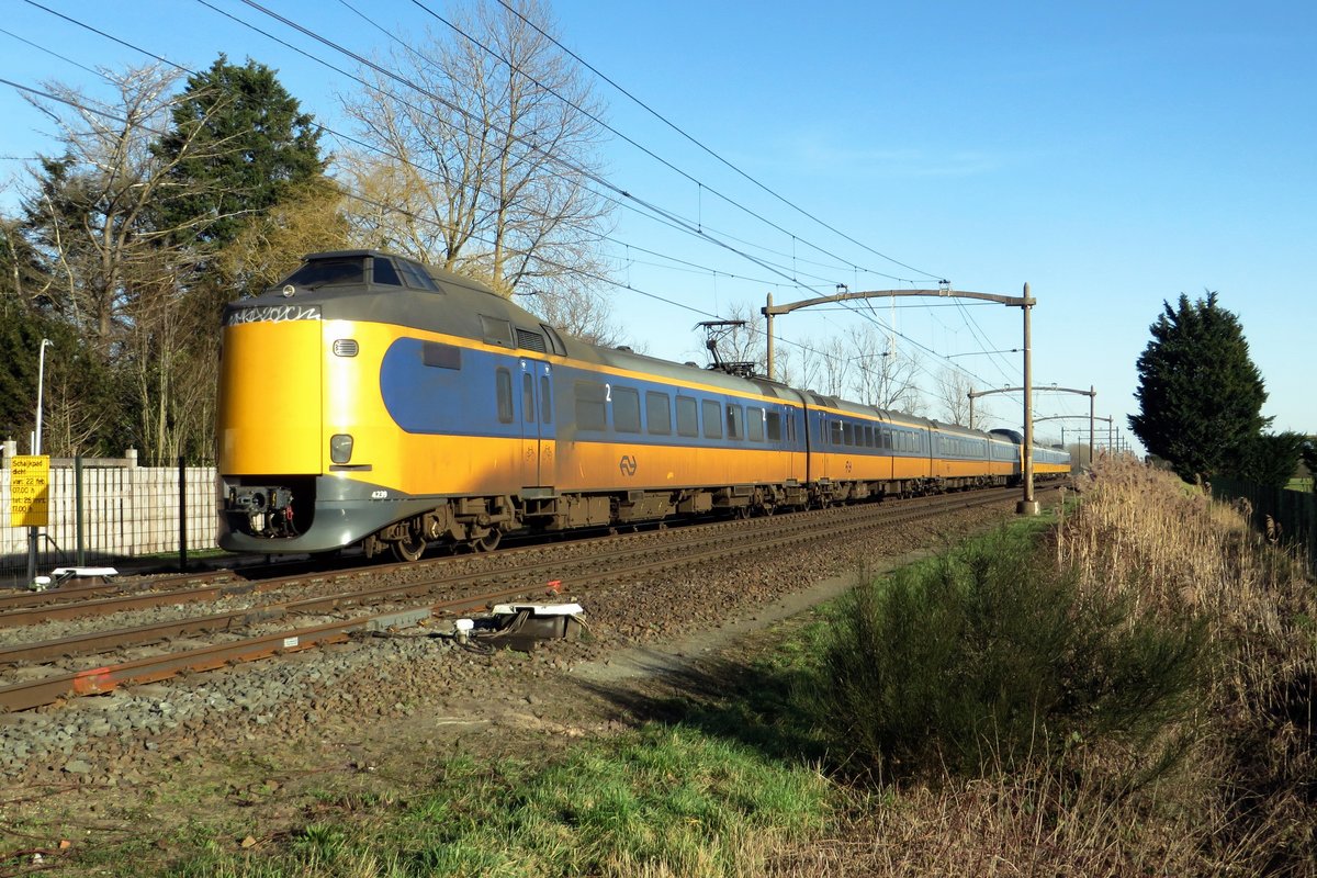 NS 4239 speeds through Hulten on 21 February 2021.
