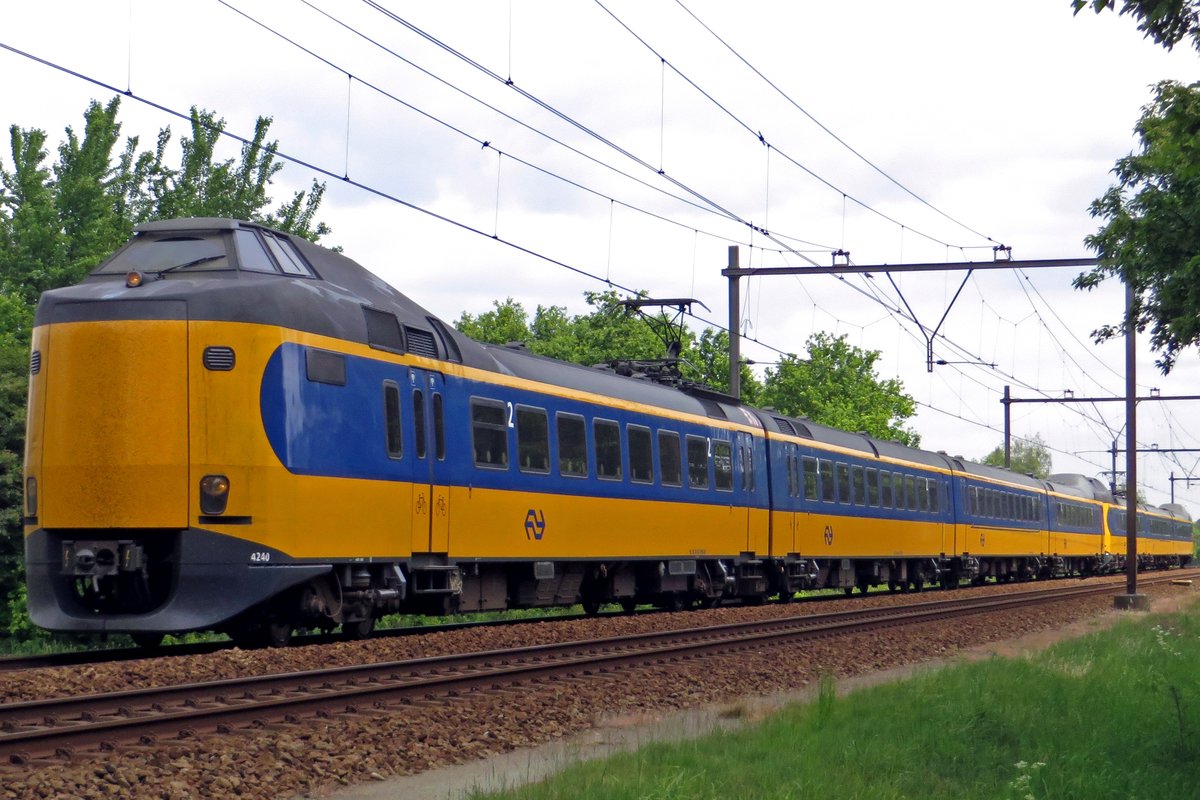 NS 4240 speeds through Wijchen on 16 May 2020.