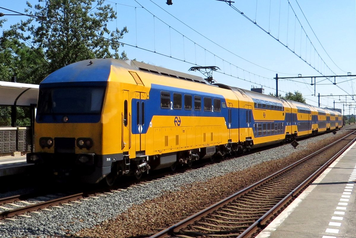 NS 7616 speeds through Nijmegen-Dukenburg on 23 June 2020.