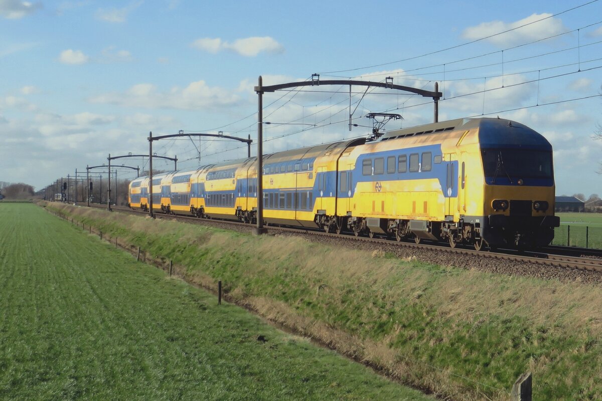 NS 7632 passes through Hulten on 23 February 2022.