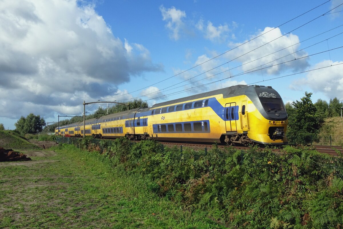 NS 8701 passes Tilburg-Reeshof on 15 October 2021.