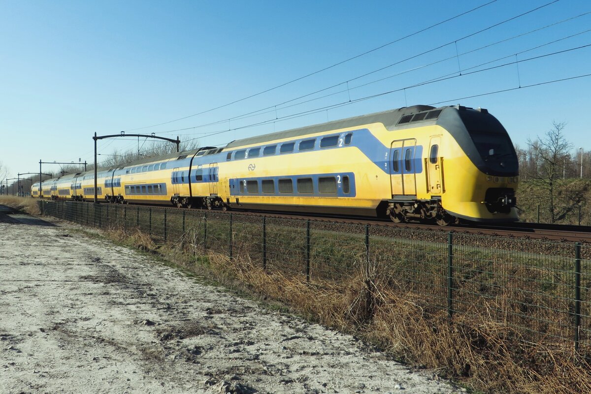 NS 8732 speeds through Tilburg-Reeshof on 8 March 2022.