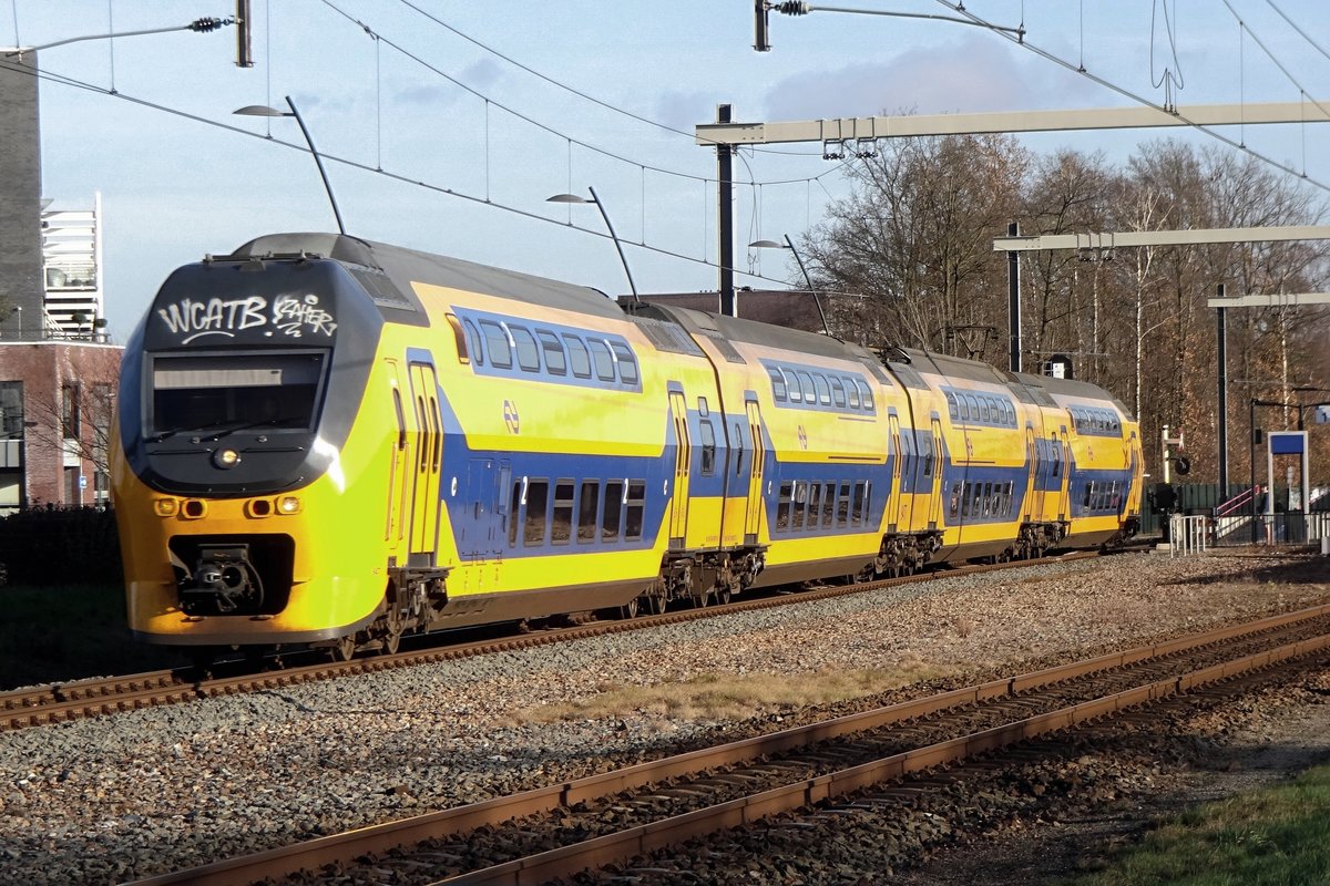 NS 9477 speeds through Wijchen on 18 December 2020.