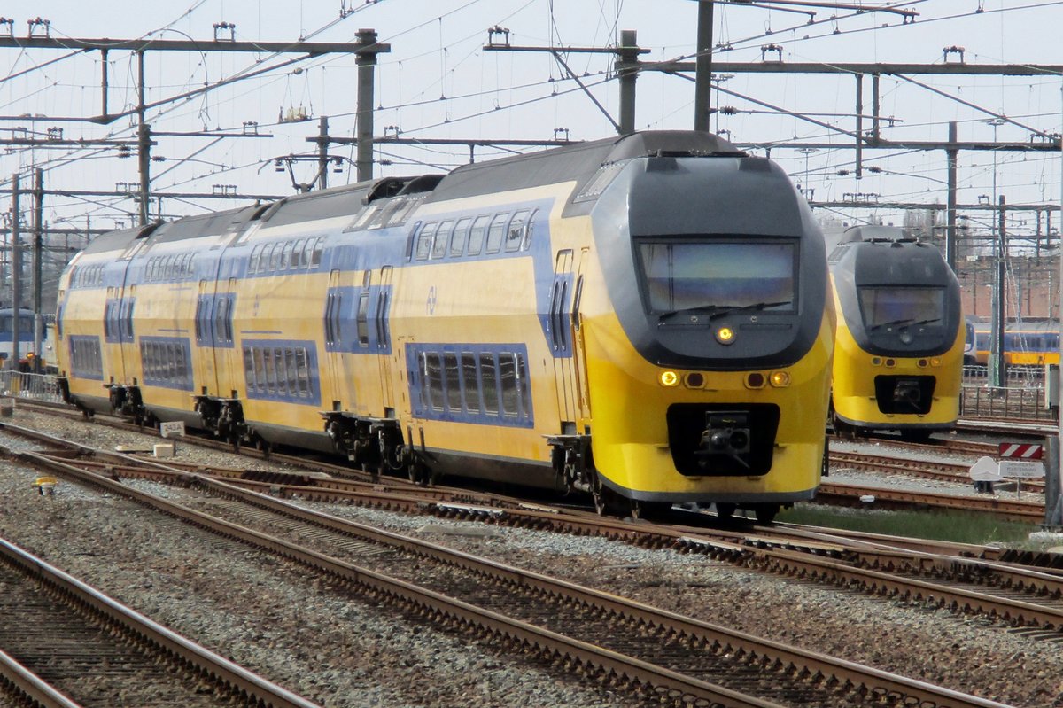 NS 9506 is about to enter Rotterdam Centraal on 26 March 2017.