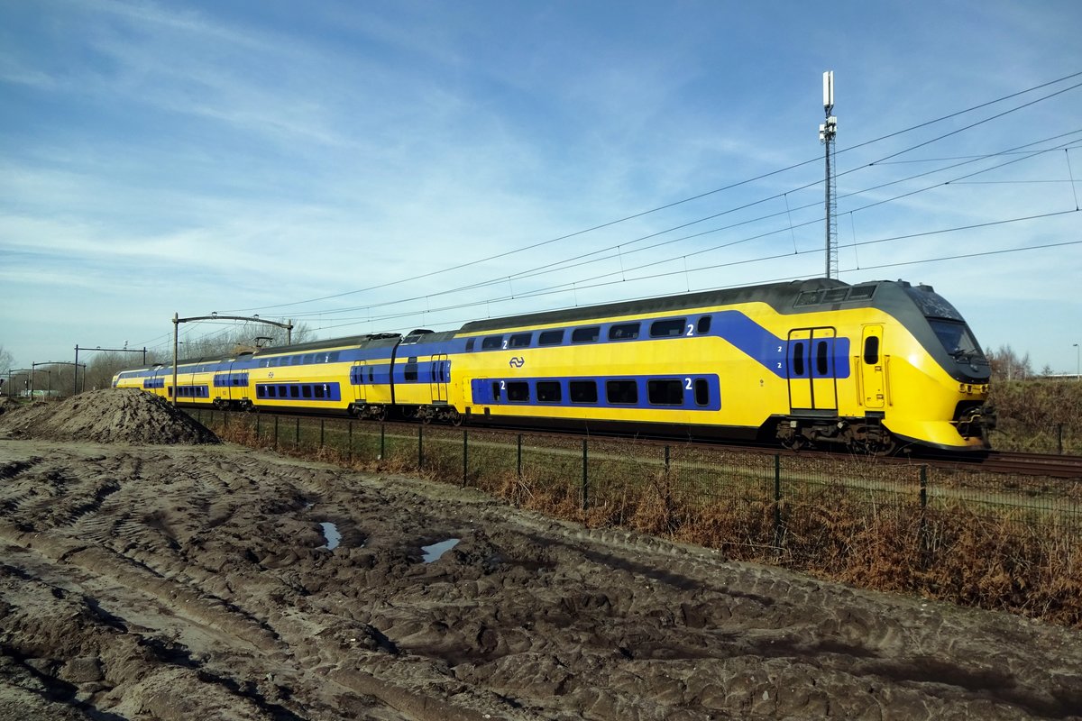 NS 9520 speeds through Tilburg-Reeshof on 21 February 2021.