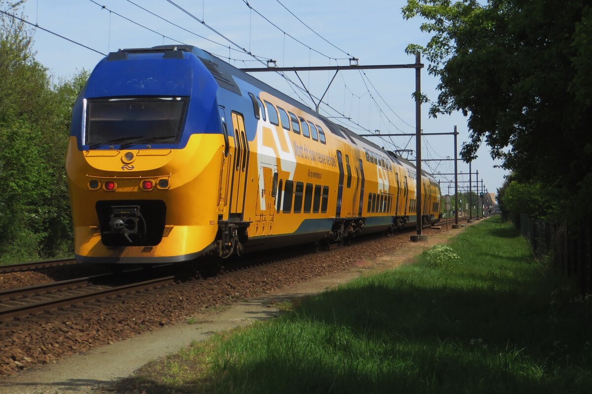 NS 9522 recruits new train drivers whilst passing through Wijchen on 28 April 2023.