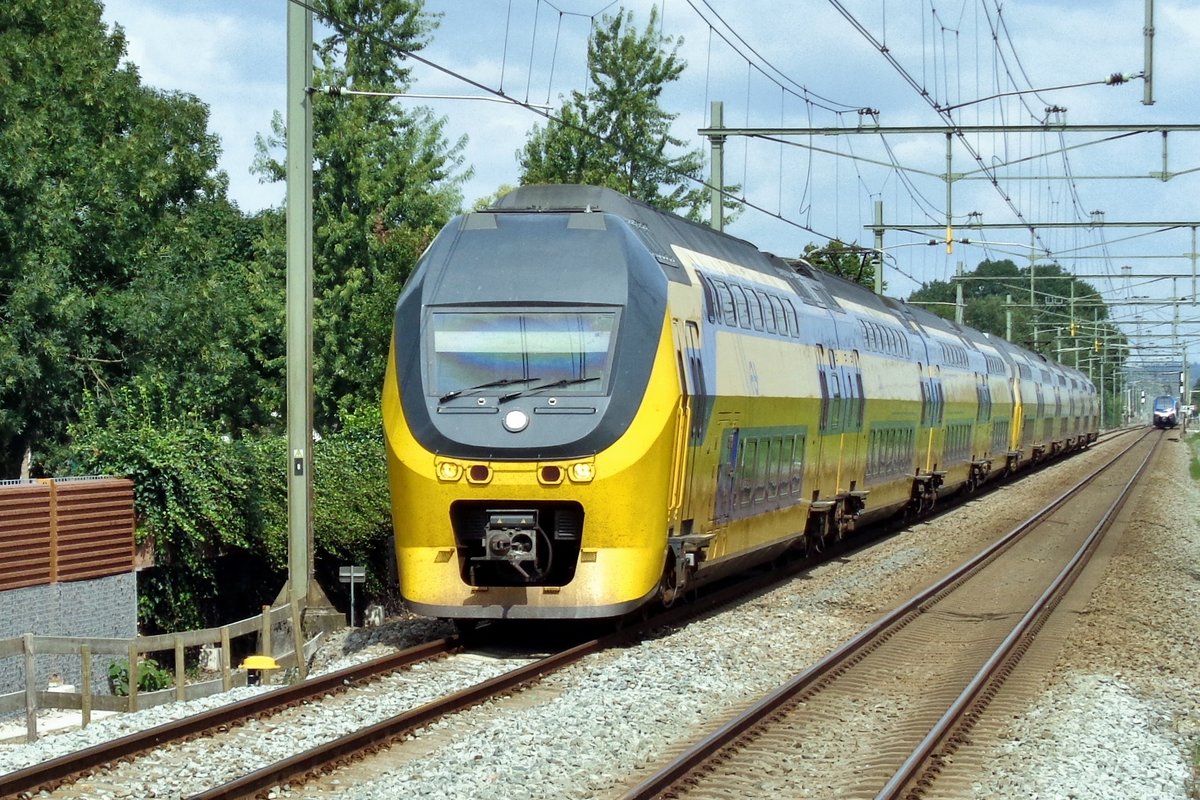 NS 9552 speeds through Elst on 21 August 2017.