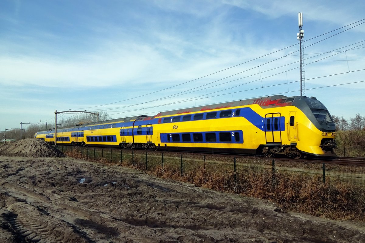 NS 9561 speeds through Tilburg-Reeshof on 21 February 2021.