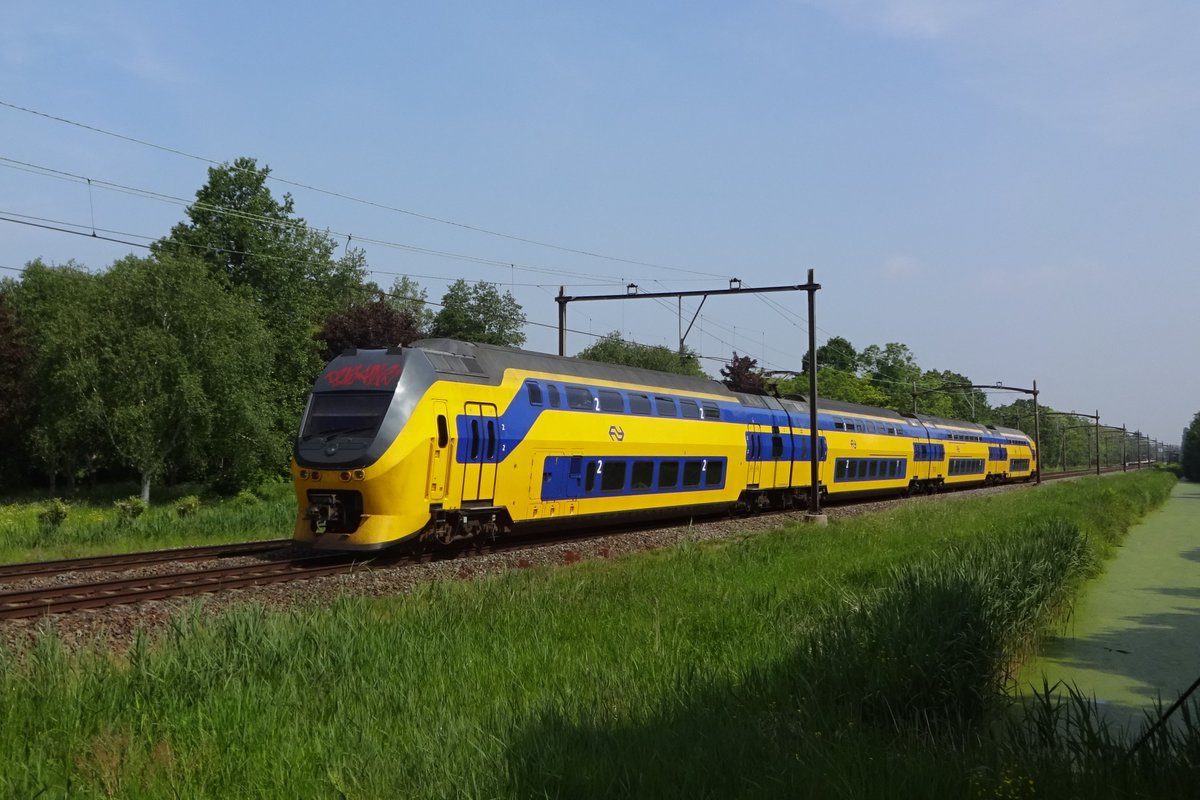 NS 9570 speeds through Dordrecht-Zuid on 18 May 2019.