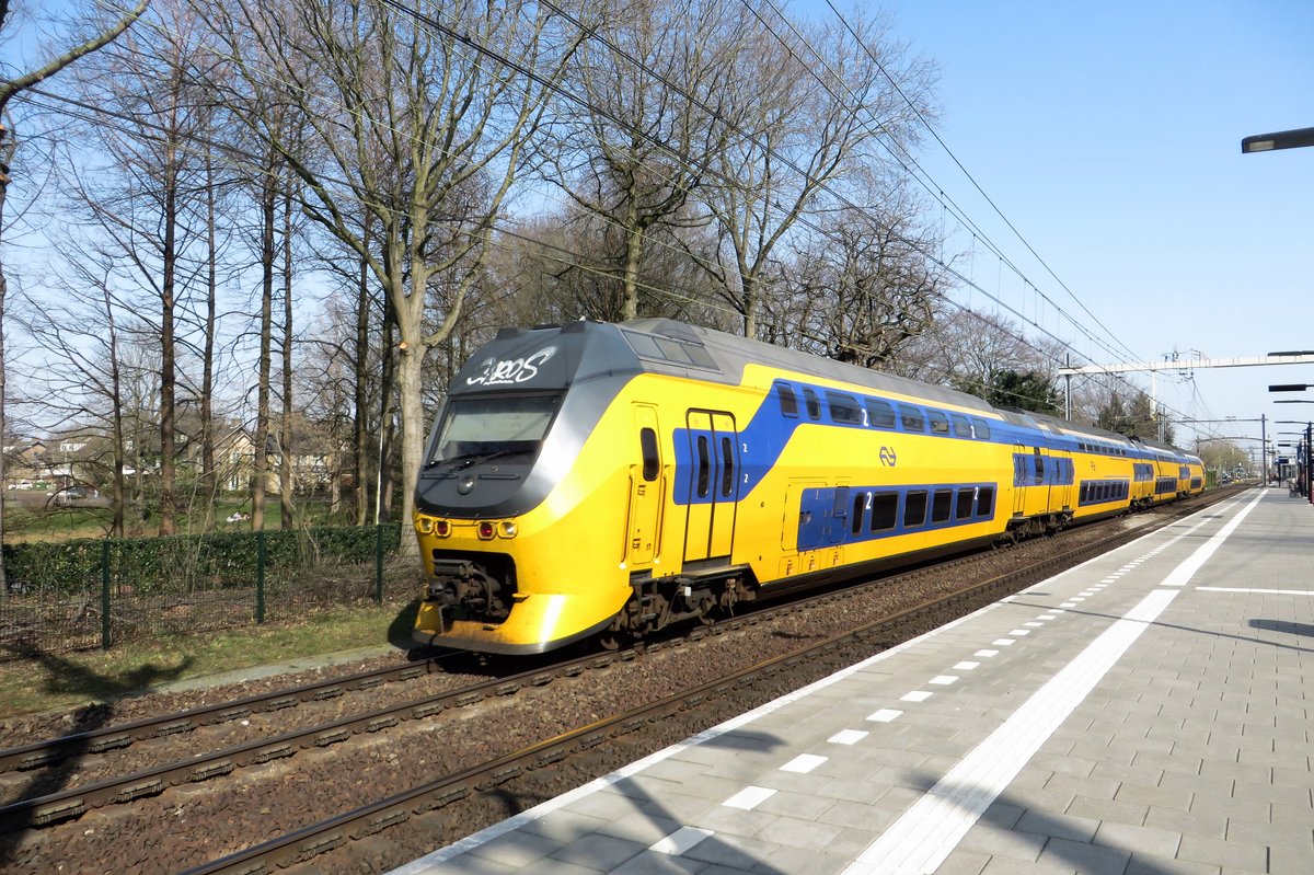 NS 9578 speeds through Tilburg Universiteit on 31 March 2021.