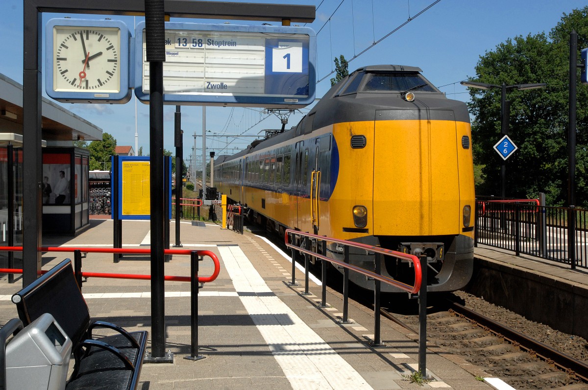 NS ICM-0 local train arriving at Beilen from Assen.

Date: 28. May 2011.