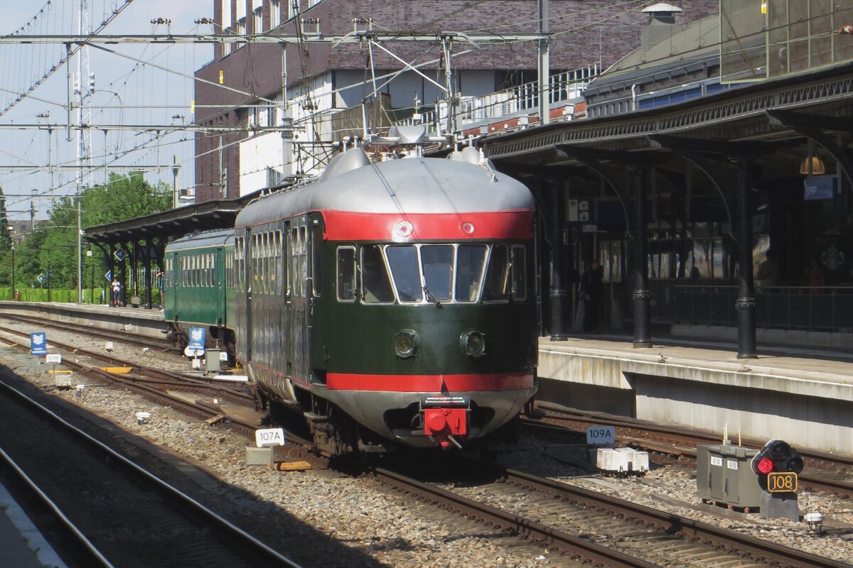 NSM 273 enters Nijmegen as second EMU of a special train on 13 May 2023.