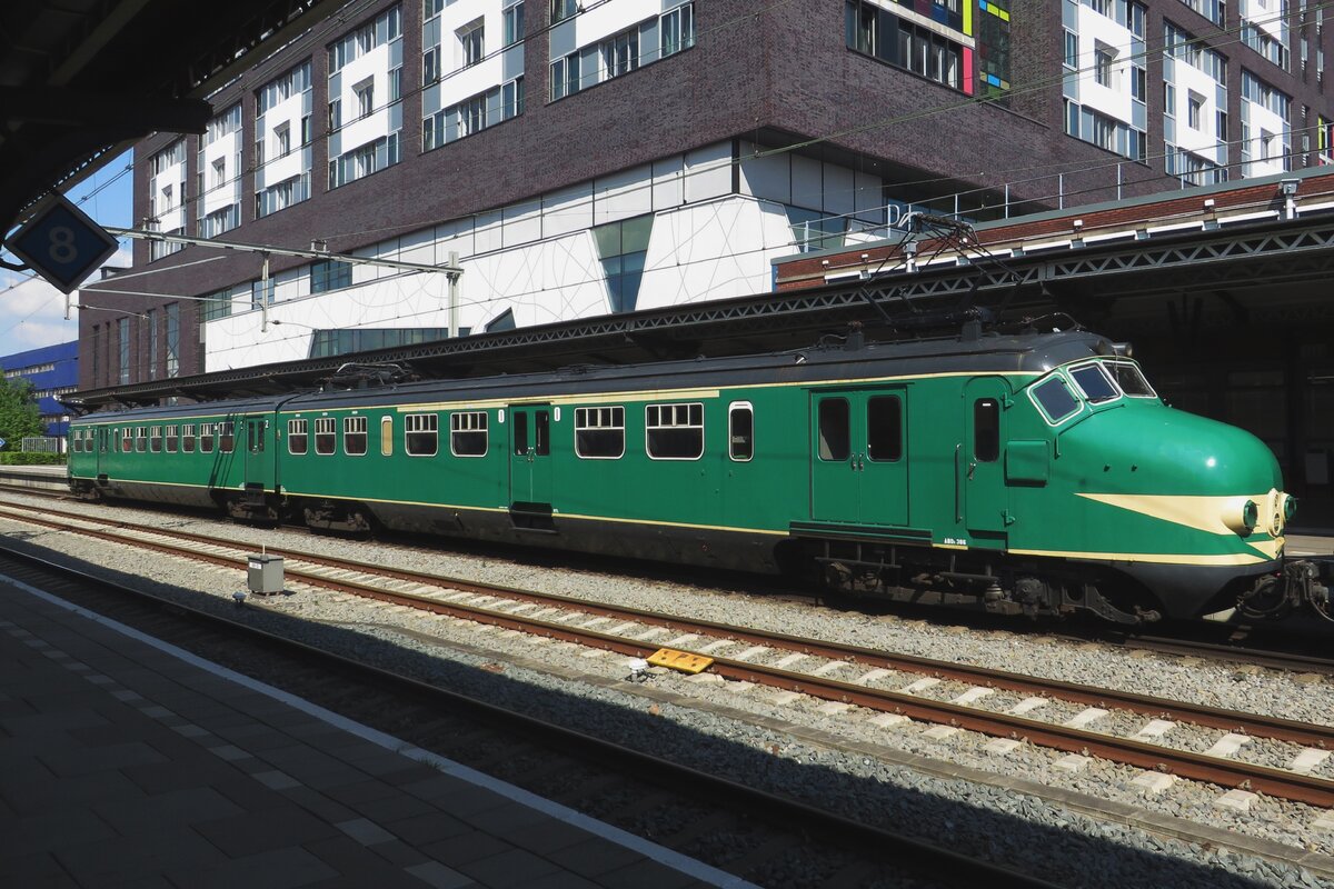 NSM 386 stands in Nijmegen on an excursion on 13 May 2023.