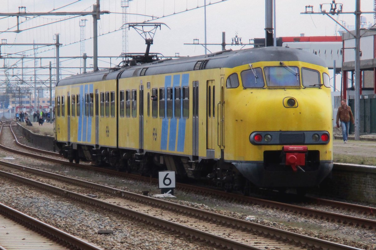 NS(M) 876 stands at Hoek van Holland Haven on 26 March 2017 with the goodbye of the heavy rail operations Hoek van Holland<=>Rotterdam.