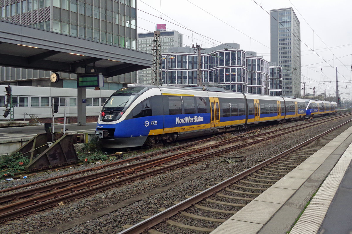 NWB 643 340 stands in Essen Hbf on 16 September 2016.