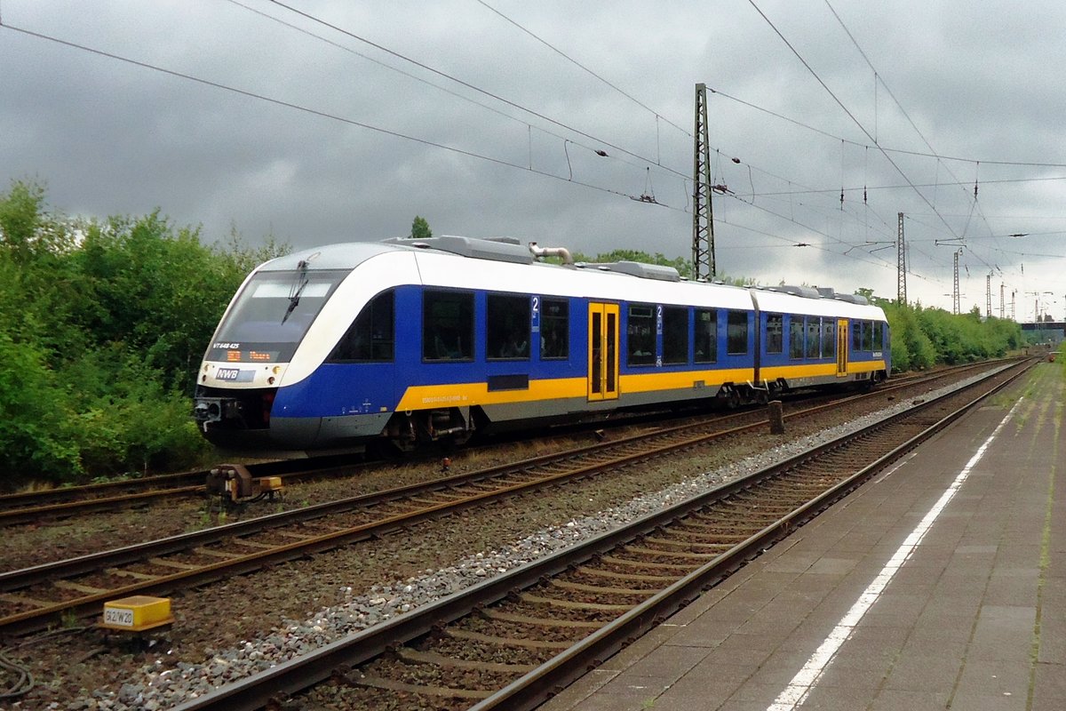 NWB 648 425 calls at Rheinhausen on 3 July 2013.