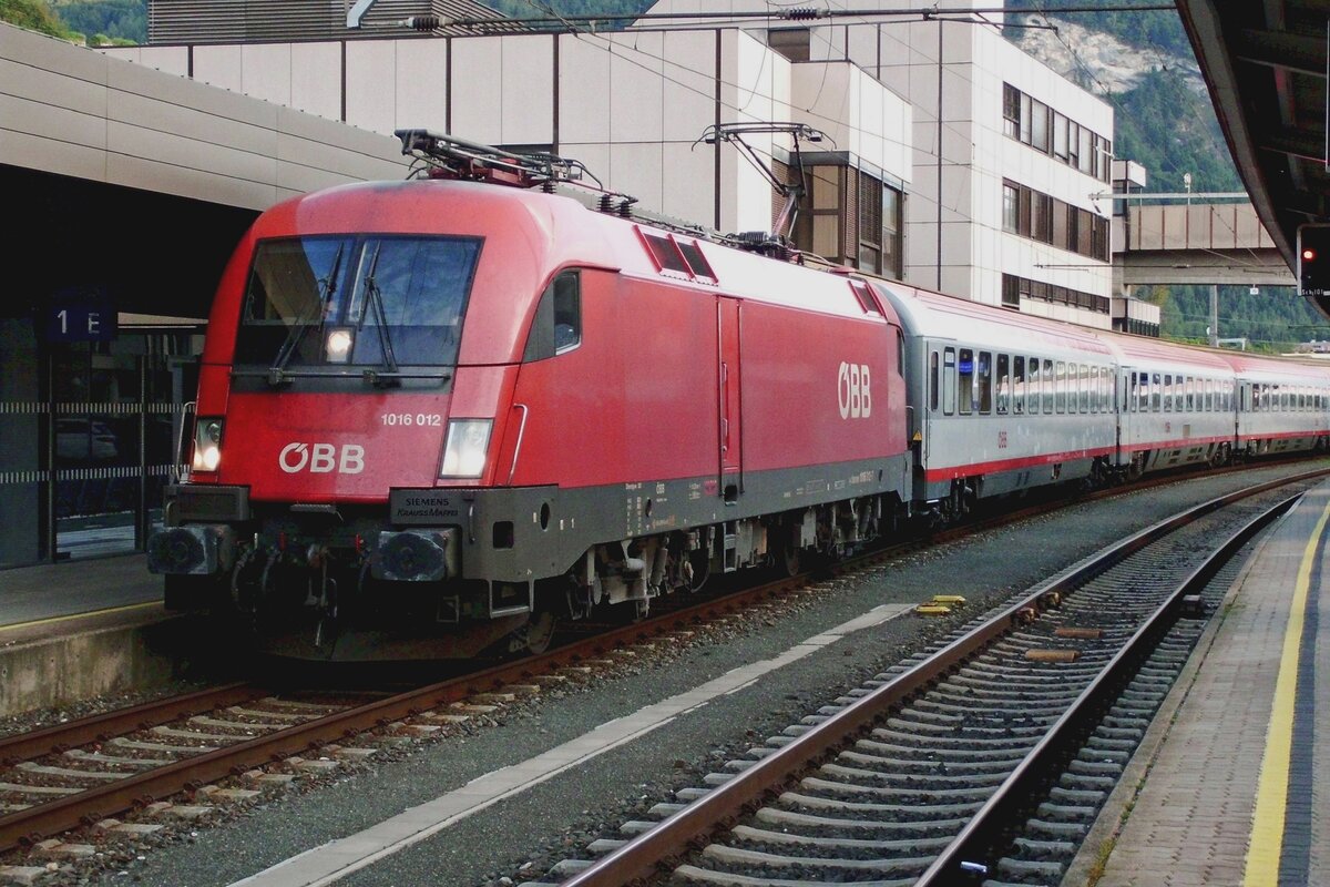 ÖBB 1016 012 ends her IC service from Bregens at Kufstein on 17 September 2019.