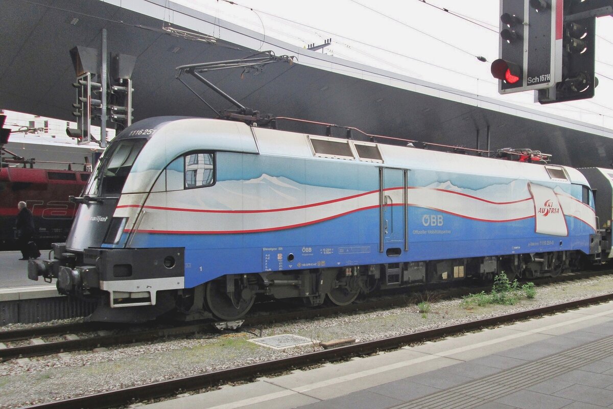 ÖBB 1116 251 stands at Wien Hbf on 5 May 2016.