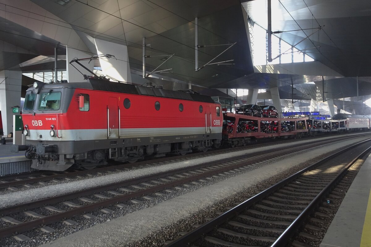 ÖBB 1144 123 stands with a car carrying train in Wien Hbf on 21 May 2023.