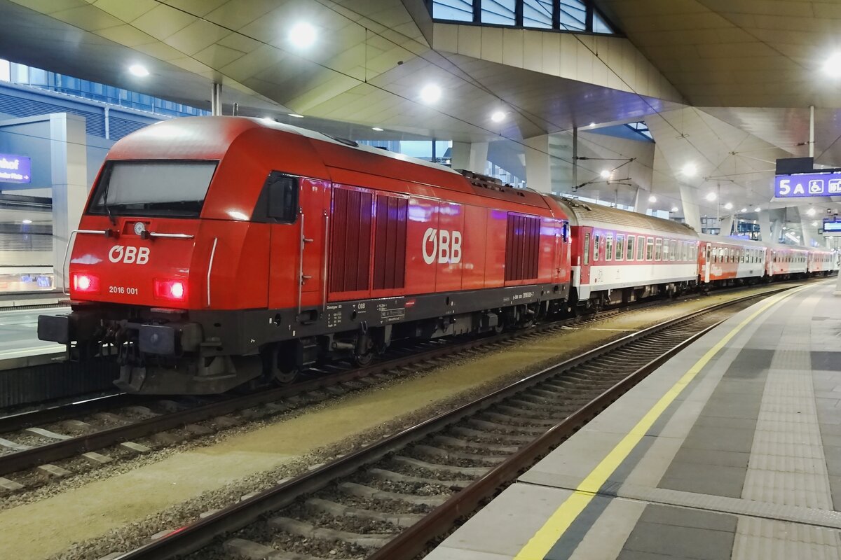 ÖBB 2016 001 is about to push a regional train to Bratislava out of Wien Hbf on 27 August 2021.