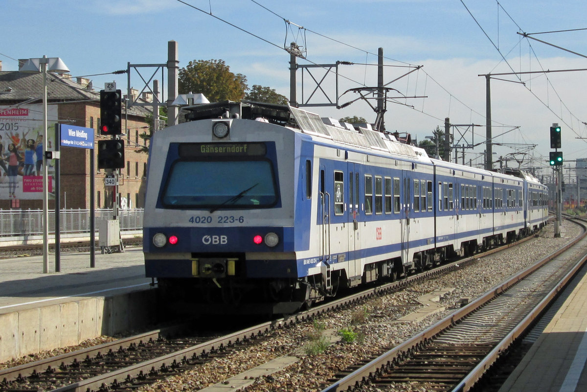 ÖBB 4020 223 quits Wien-Meidling on 16 September 2015.