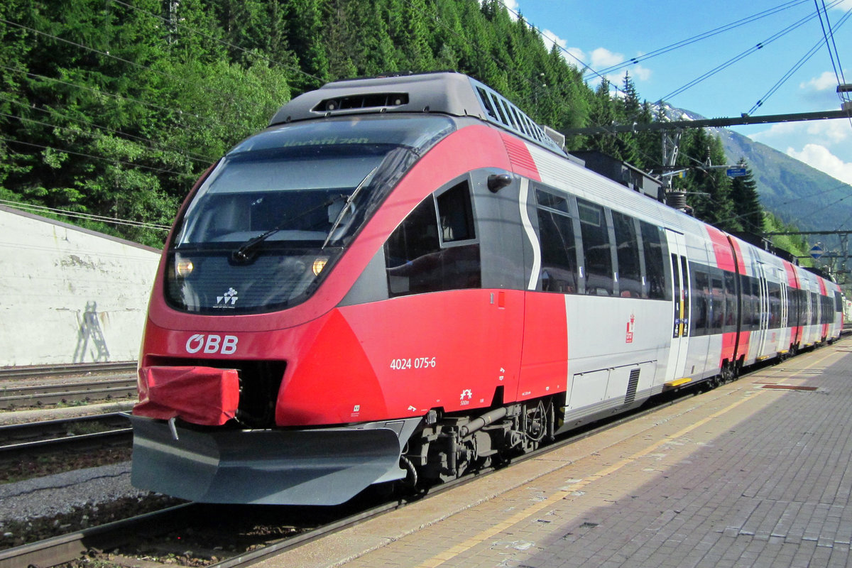 ÖBB 4024 075 stands in Brennero on 1 July 2013.