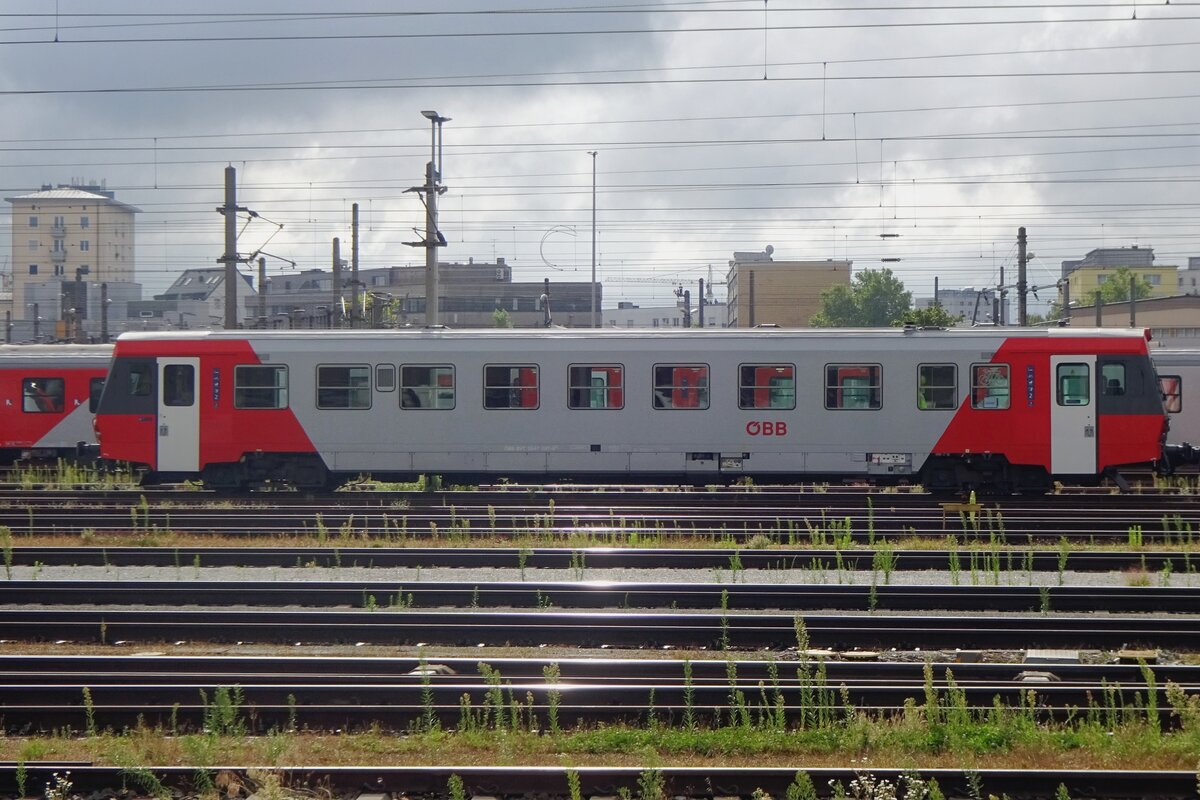 ÖBB 5047 007 stands at Linz Hbf on 28 August 2021.