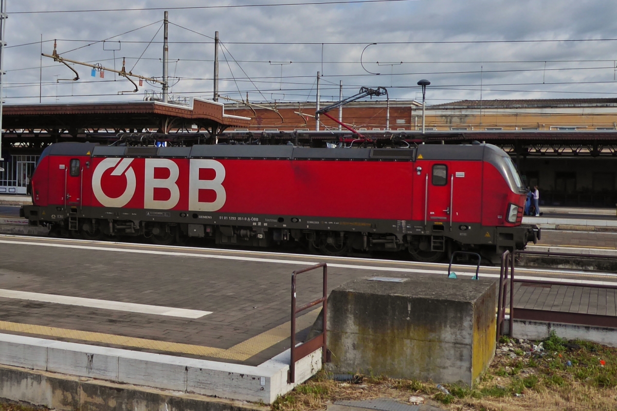 ÖBB locomotive 1293 051-9 was uncoupled from its train at the station Verona Porta Nuova. May 9th, 2025