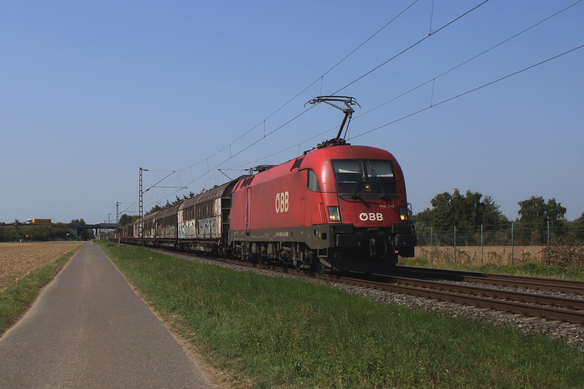 ÖBB Taurus 1116 042 hauls a box train through Kaarst-Broicherseite on 12 August 2025.