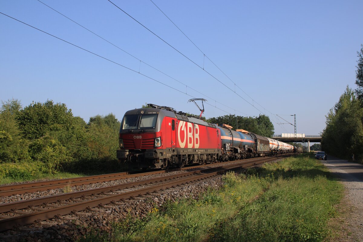 ÖBB/RCC 1293 066 hauls a mixed freight through Kaarst-Broicherheide on 12 August 2025.