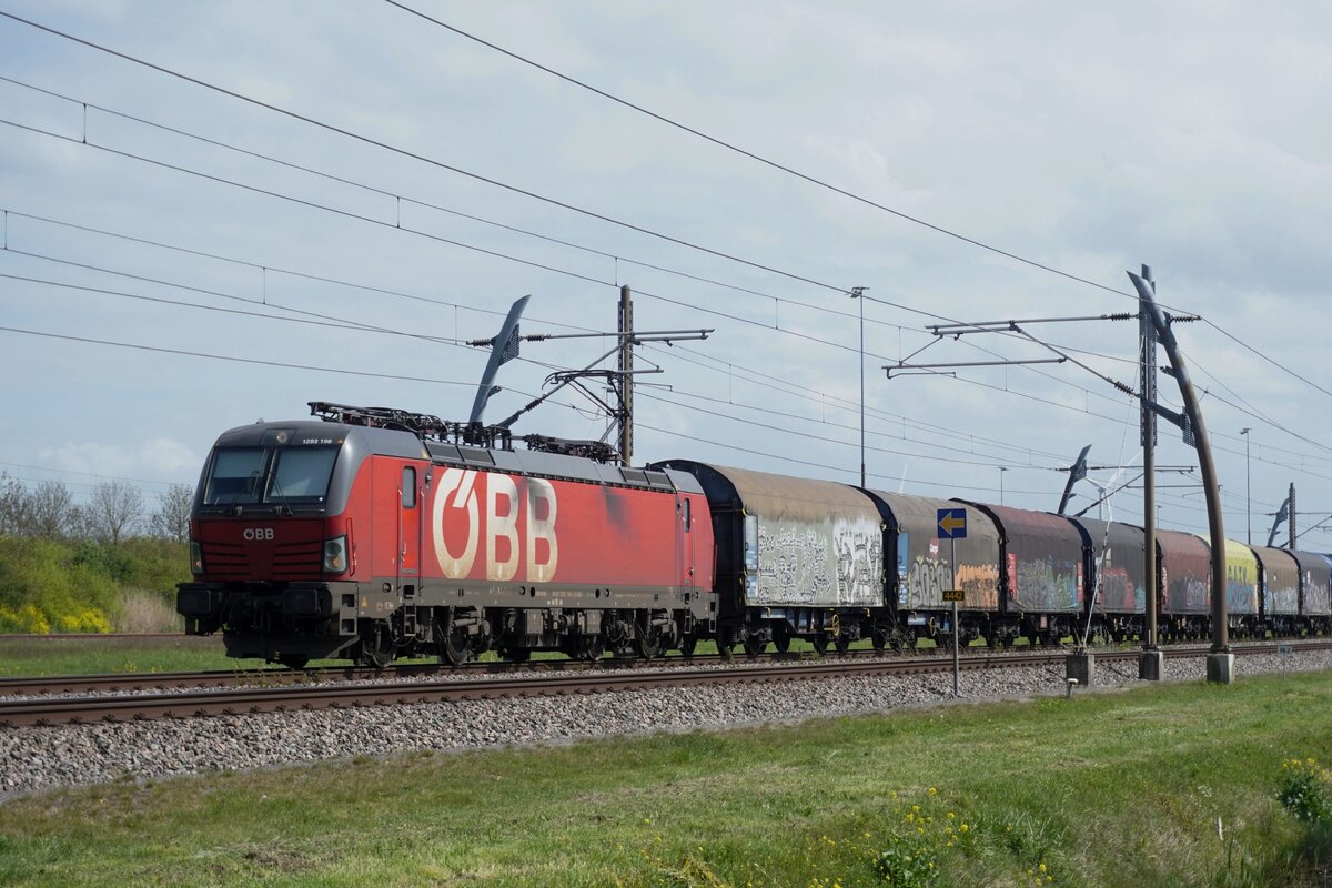 �BB/RCC 1293 196 hauls a steel train through Valburg toward Beverwijk on 14 April 2026. �BB/RCC Vectrons are a common sight on Dutch tracks in freight traffic after �BB/RCC bought Captrain Netherlands in January 2026.