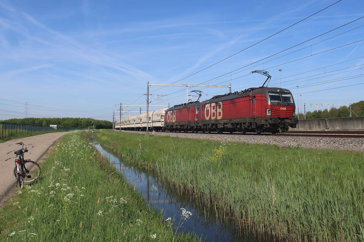 ÖBB/RCC Group 1293 186 hauls a coal train through Valburg on the Betuweroute near Valburg on 30 April 2025.