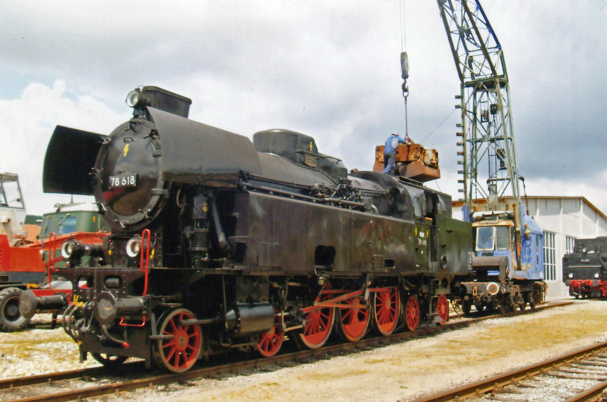 ÖGEG 78 618 gets a coal bunkering in the Lokpark Ampflwang on 30 May 2009.