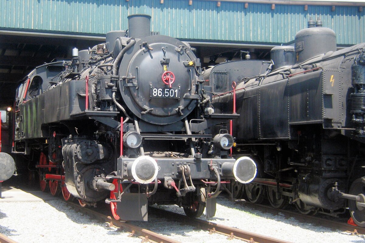 ÖGEG 86.501 stands in the Lokpark Ampflwang on 31 May 2009.