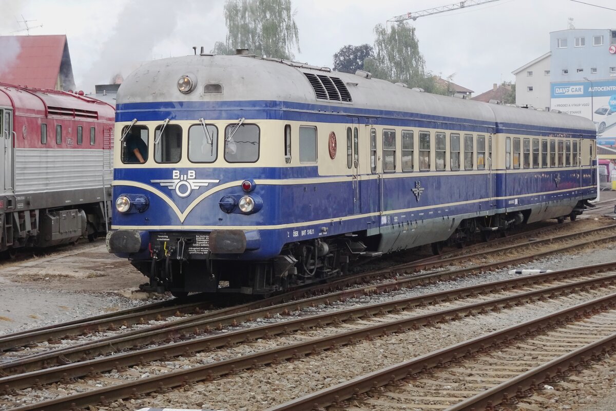 ÖGEG's 5145.11 stands in Benesov u Prahy on 11 September 2022 and is one of 17 guests, this DMU originating at the Heizhaus Strasshof.