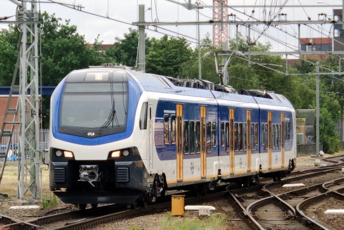 On 1 July 2017 NS 2223 is about to call at Nijmegen.
