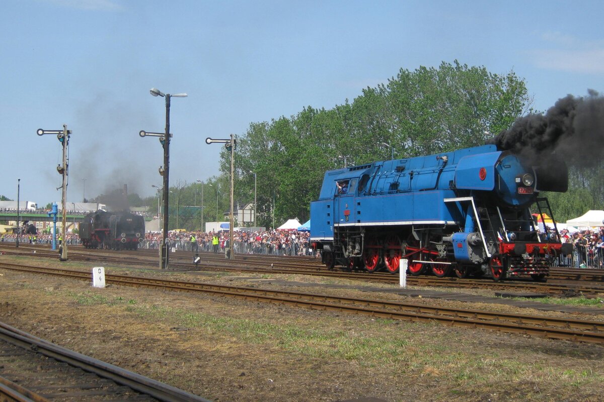 On 1 May 2011 Czech Papousek (Parrot) 477 043 is a bit away from her home (the CD Museum at Luzna u Rakovnika) takes part in the steam loco [parade at Wolsztyn. 