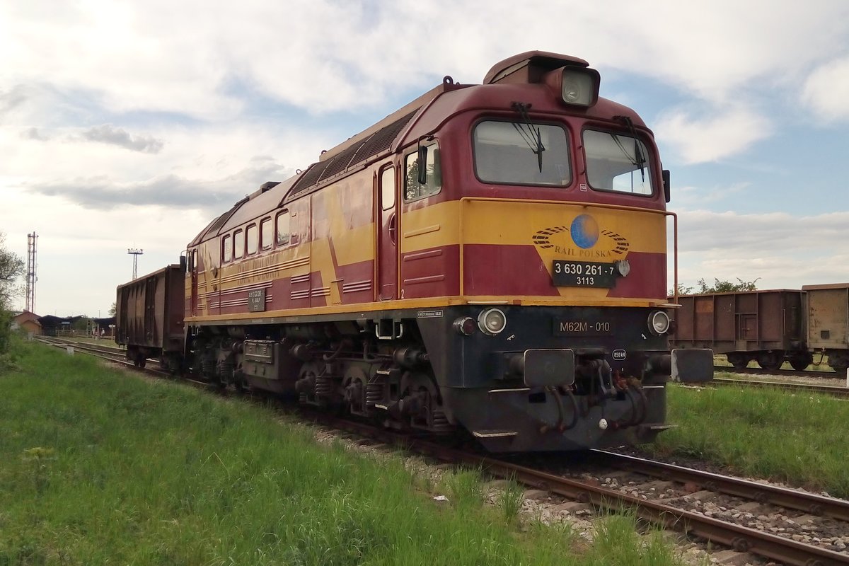 On 1 May 2018, Rail Polska M62M-010 stands at Jawor.