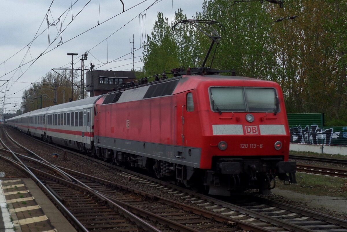 On 10 April 2017 DB Fernverkehr 120 113 pushes an IC servic e to berlin out of Braunschweig Hbf.