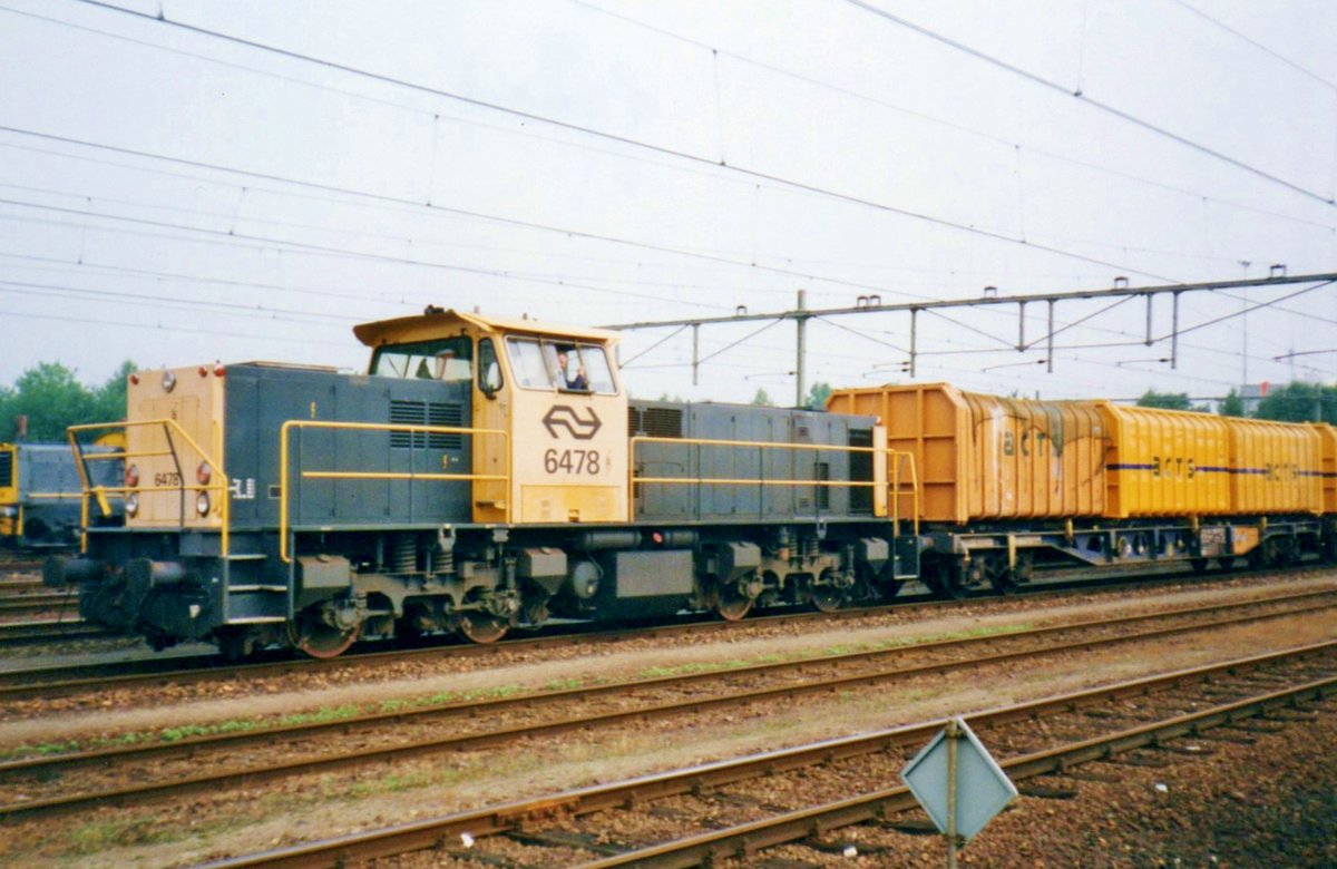 On 10 August 1998, NS 6478 shunts ACTS containers at Sittard.