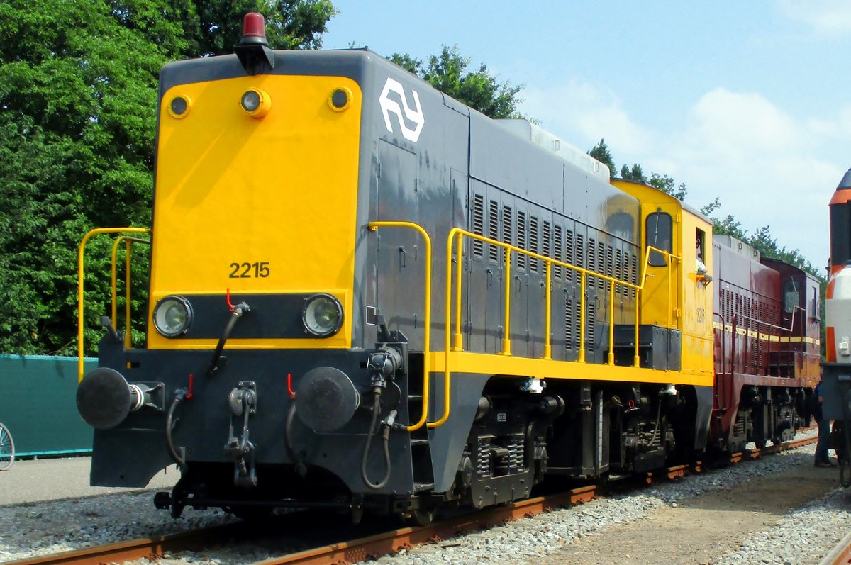 On 10 June 2018, ex-NS 2215 stands at an exhibition at Blerick.