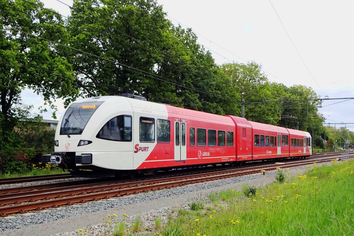 On 10 May 2019 Arriva 374 quits Zevenaar for Arnhem. 