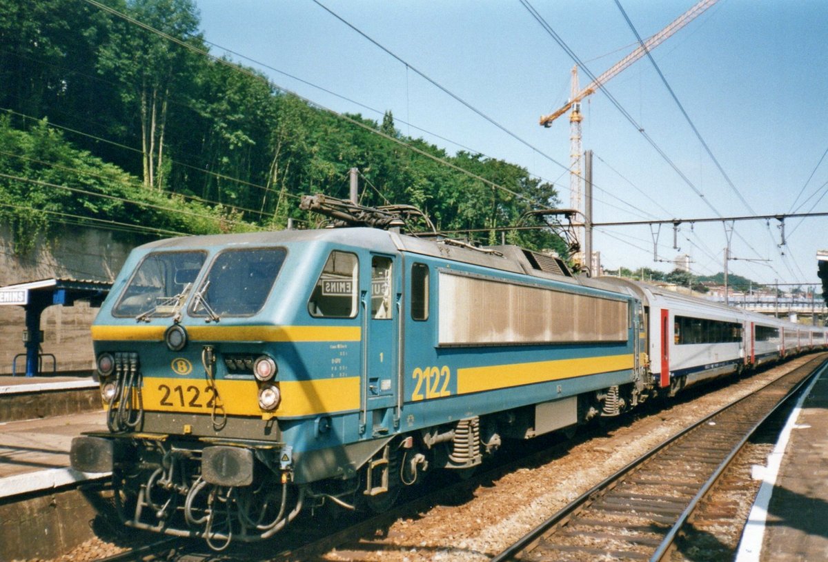On 10 September 1999 NMBS 2122 stands in Liége-Guillemins with an Eupen-bound IC-service.