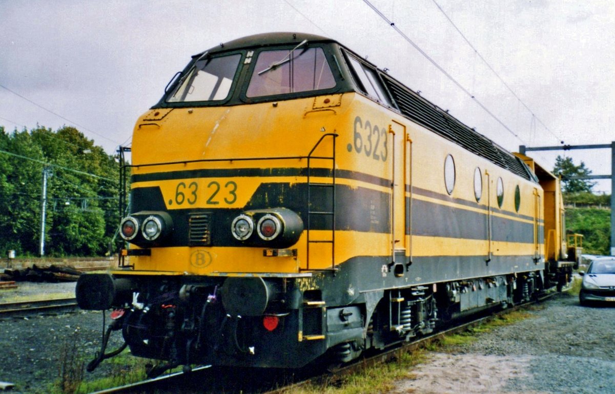 On 10 September 2004, SNCB 6323 stands in Saint-Ghislain.