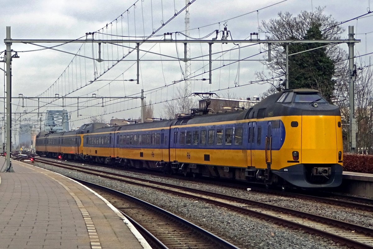 On 11 November 2019 NS 4094 quits Nijmegen.